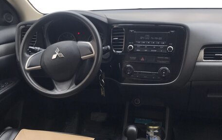 Mitsubishi Outlander III рестайлинг 3, 2016 год, 1 300 000 рублей, 3 фотография