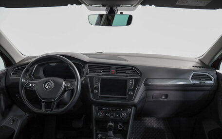 Volkswagen Tiguan II, 2017 год, 2 799 000 рублей, 9 фотография