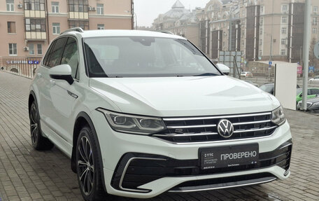 Volkswagen Tiguan II, 2021 год, 3 650 000 рублей, 3 фотография