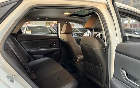 Hyundai Elantra, 2022 год, 1 590 000 рублей, 14 фотография