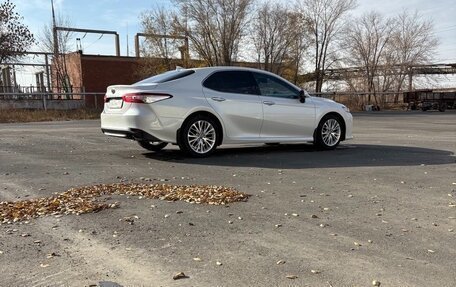 Toyota Camry, 2018 год, 2 750 000 рублей, 3 фотография