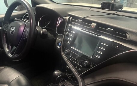 Toyota Camry, 2018 год, 2 750 000 рублей, 13 фотография