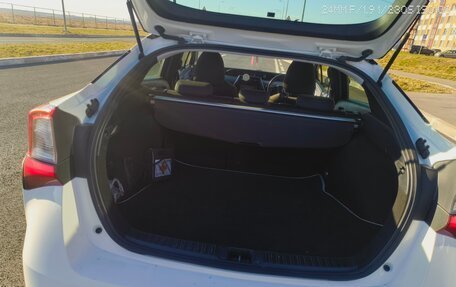 Toyota Prius IV XW50, 2019 год, 1 800 000 рублей, 4 фотография