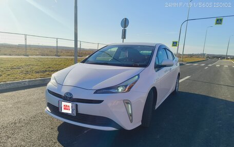 Toyota Prius IV XW50, 2019 год, 1 800 000 рублей, 5 фотография