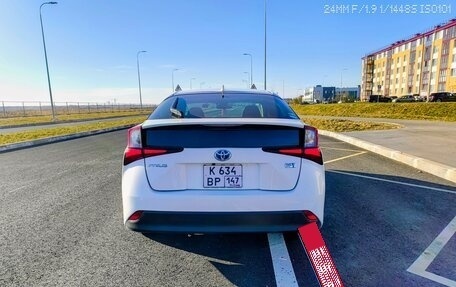 Toyota Prius IV XW50, 2019 год, 1 800 000 рублей, 6 фотография