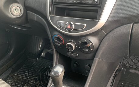 Hyundai Solaris II рестайлинг, 2013 год, 826 000 рублей, 13 фотография