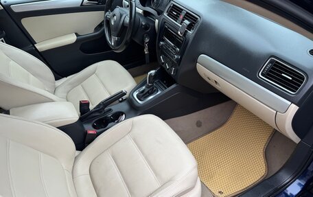 Volkswagen Jetta VI, 2011 год, 1 300 000 рублей, 6 фотография