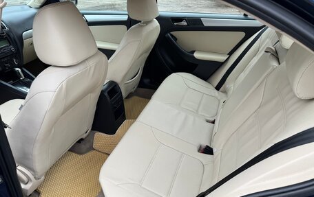 Volkswagen Jetta VI, 2011 год, 1 300 000 рублей, 8 фотография