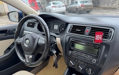 Volkswagen Jetta VI, 2011 год, 1 300 000 рублей, 5 фотография