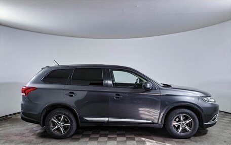 Mitsubishi Outlander III рестайлинг 3, 2016 год, 1 690 000 рублей, 5 фотография