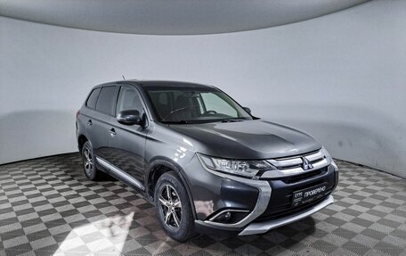 Mitsubishi Outlander III рестайлинг 3, 2016 год, 1 690 000 рублей, 3 фотография