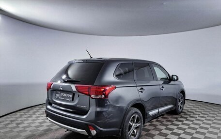 Mitsubishi Outlander III рестайлинг 3, 2016 год, 1 690 000 рублей, 6 фотография