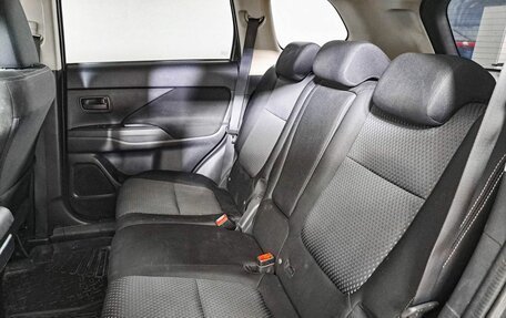 Mitsubishi Outlander III рестайлинг 3, 2016 год, 1 690 000 рублей, 15 фотография