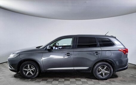 Mitsubishi Outlander III рестайлинг 3, 2016 год, 1 690 000 рублей, 10 фотография