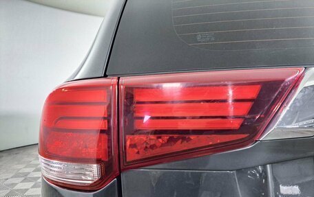 Mitsubishi Outlander III рестайлинг 3, 2016 год, 1 690 000 рублей, 11 фотография