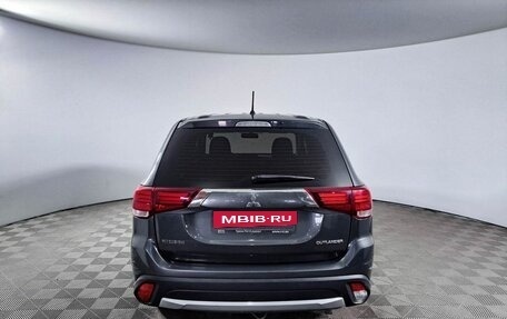 Mitsubishi Outlander III рестайлинг 3, 2016 год, 1 690 000 рублей, 7 фотография