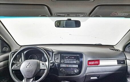 Mitsubishi Outlander III рестайлинг 3, 2016 год, 1 690 000 рублей, 17 фотография