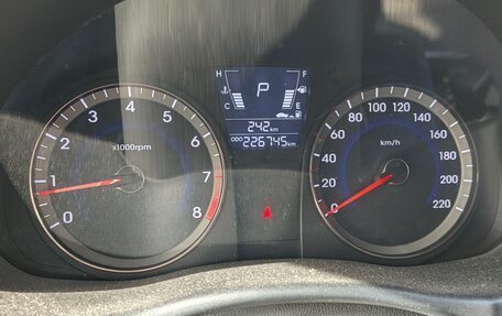 Hyundai Solaris II рестайлинг, 2011 год, 700 000 рублей, 11 фотография