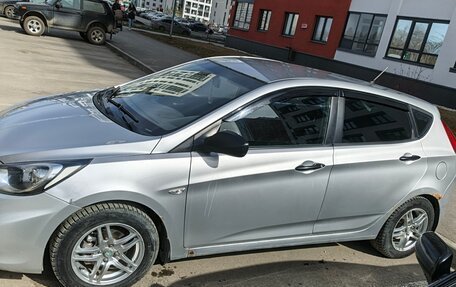 Hyundai Solaris II рестайлинг, 2011 год, 700 000 рублей, 5 фотография