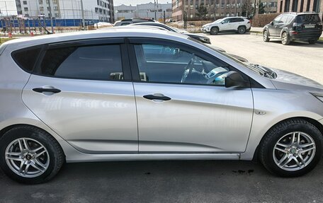 Hyundai Solaris II рестайлинг, 2011 год, 700 000 рублей, 4 фотография