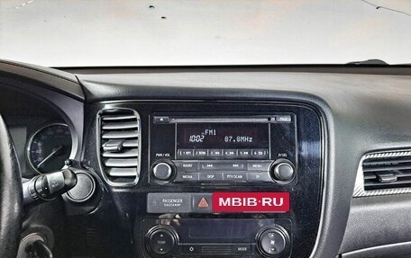 Mitsubishi Outlander III рестайлинг 3, 2016 год, 1 690 000 рублей, 18 фотография