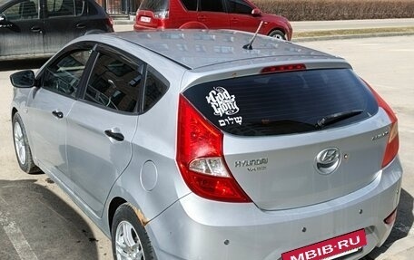 Hyundai Solaris II рестайлинг, 2011 год, 700 000 рублей, 6 фотография