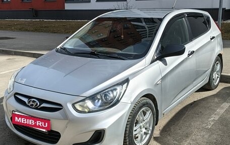 Hyundai Solaris II рестайлинг, 2011 год, 700 000 рублей, 3 фотография