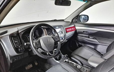 Mitsubishi Outlander III рестайлинг 3, 2016 год, 1 690 000 рублей, 20 фотография