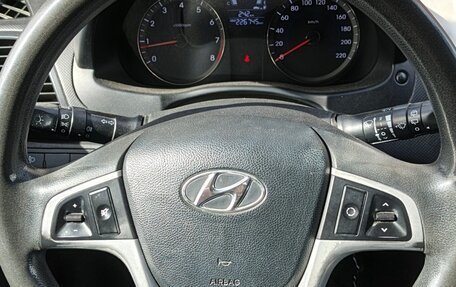 Hyundai Solaris II рестайлинг, 2011 год, 700 000 рублей, 12 фотография