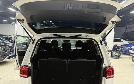 Volkswagen Touran III, 2022 год, 2 370 000 рублей, 18 фотография