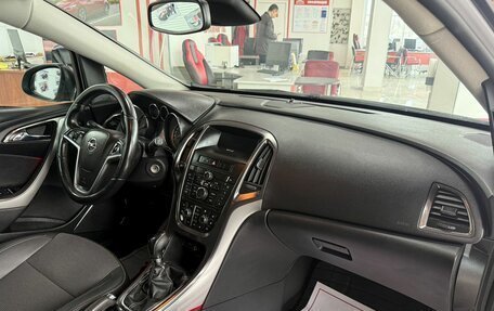 Opel Astra J, 2011 год, 699 000 рублей, 13 фотография