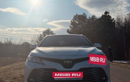 Toyota Camry, 2020 год, 3 800 000 рублей, 2 фотография
