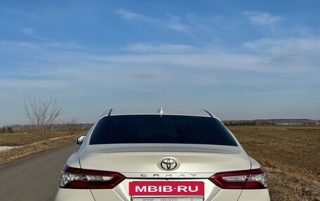 Toyota Camry, 2020 год, 3 800 000 рублей, 6 фотография