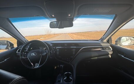 Toyota Camry, 2020 год, 3 800 000 рублей, 10 фотография