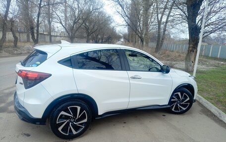 Honda Vezel, 2018 год, 1 850 000 рублей, 3 фотография