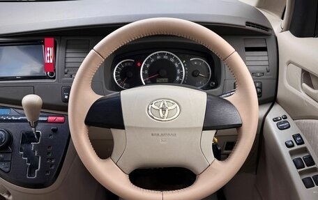 Toyota ISis I, 2009 год, 900 000 рублей, 16 фотография