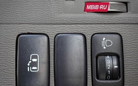 Toyota ISis I, 2009 год, 900 000 рублей, 19 фотография