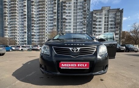 Toyota Avensis III рестайлинг, 2010 год, 750 000 рублей, 1 фотография