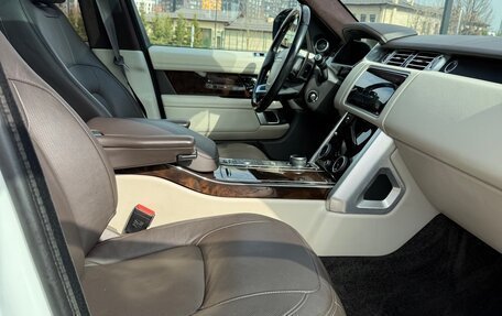 Land Rover Range Rover IV рестайлинг, 2018 год, 4 300 000 рублей, 10 фотография