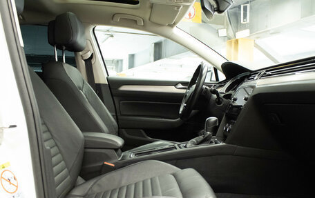 Volkswagen Passat B8 рестайлинг, 2017 год, 1 899 000 рублей, 12 фотография