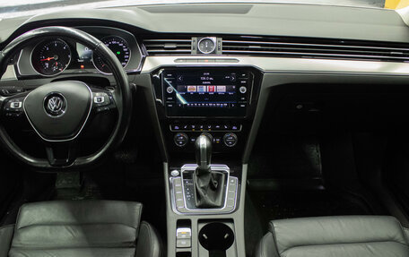 Volkswagen Passat B8 рестайлинг, 2017 год, 1 899 000 рублей, 10 фотография