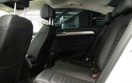 Volkswagen Passat B8 рестайлинг, 2017 год, 1 899 000 рублей, 13 фотография