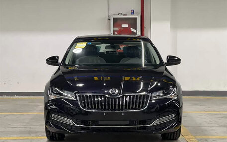 Skoda Superb III рестайлинг, 2022 год, 2 640 000 рублей, 2 фотография