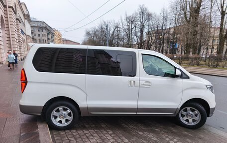 Hyundai Grand Starex Grand Starex I рестайлинг 2, 2018 год, 3 700 000 рублей, 3 фотография