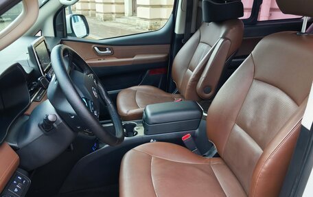 Hyundai Grand Starex Grand Starex I рестайлинг 2, 2018 год, 3 700 000 рублей, 8 фотография