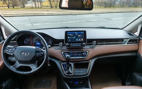 Hyundai Grand Starex Grand Starex I рестайлинг 2, 2018 год, 3 700 000 рублей, 7 фотография