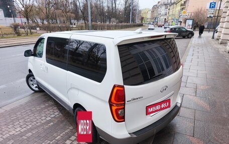 Hyundai Grand Starex Grand Starex I рестайлинг 2, 2018 год, 3 700 000 рублей, 6 фотография