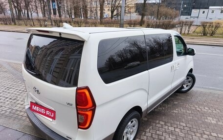 Hyundai Grand Starex Grand Starex I рестайлинг 2, 2018 год, 3 700 000 рублей, 5 фотография