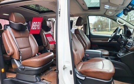 Hyundai Grand Starex Grand Starex I рестайлинг 2, 2018 год, 3 700 000 рублей, 12 фотография