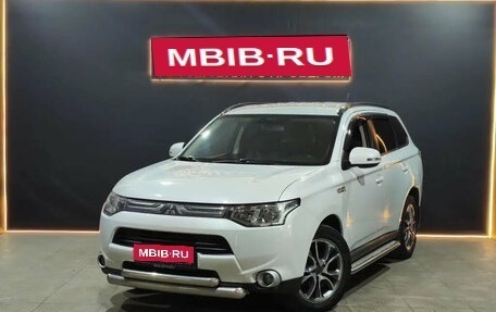 Mitsubishi Outlander III рестайлинг 3, 2013 год, 1 480 000 рублей, 1 фотография